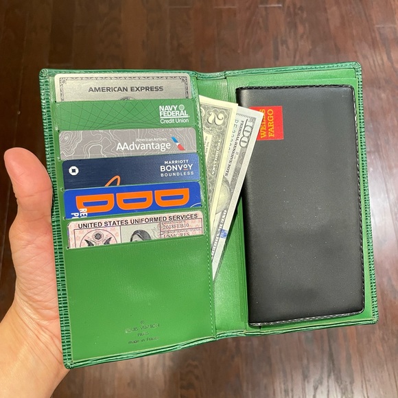 Authentic Louis Vuitton bifold wallet - Picture 5 of 13